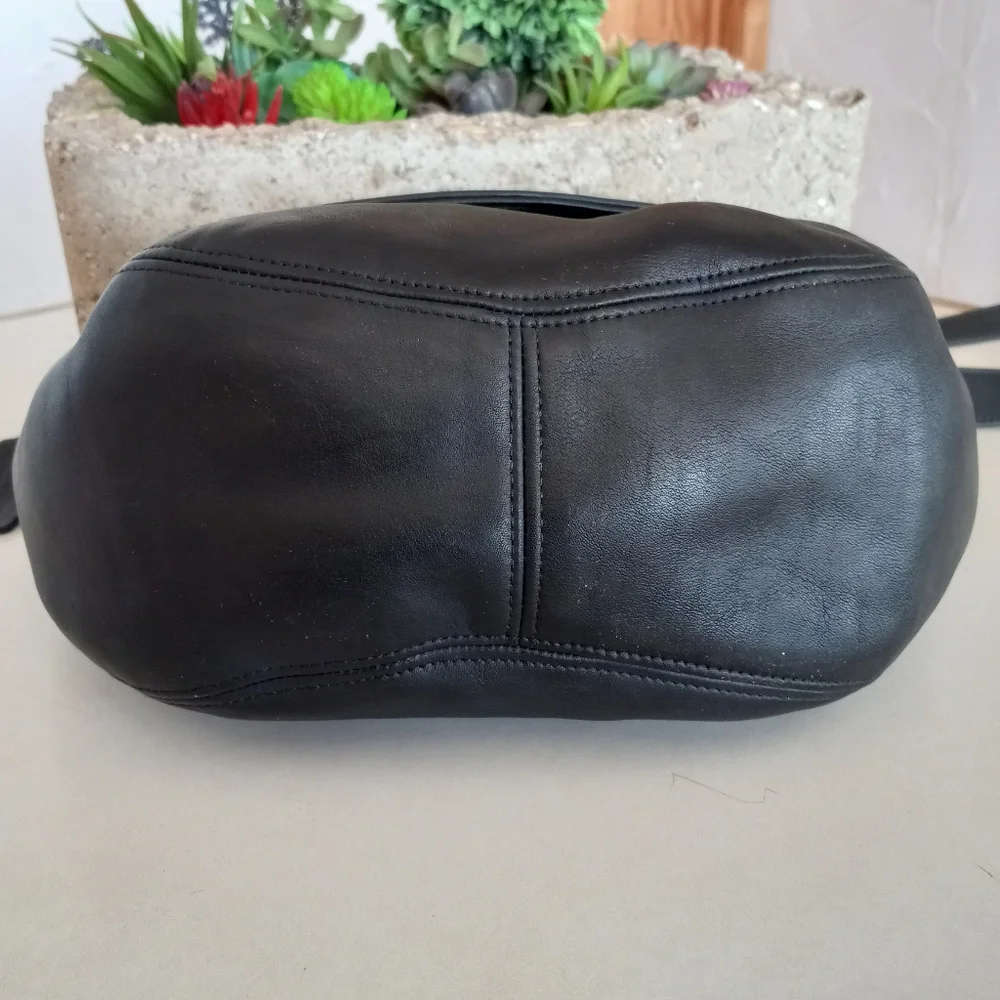 Coach Classics Collection: The Carlton Flap Bag In Black